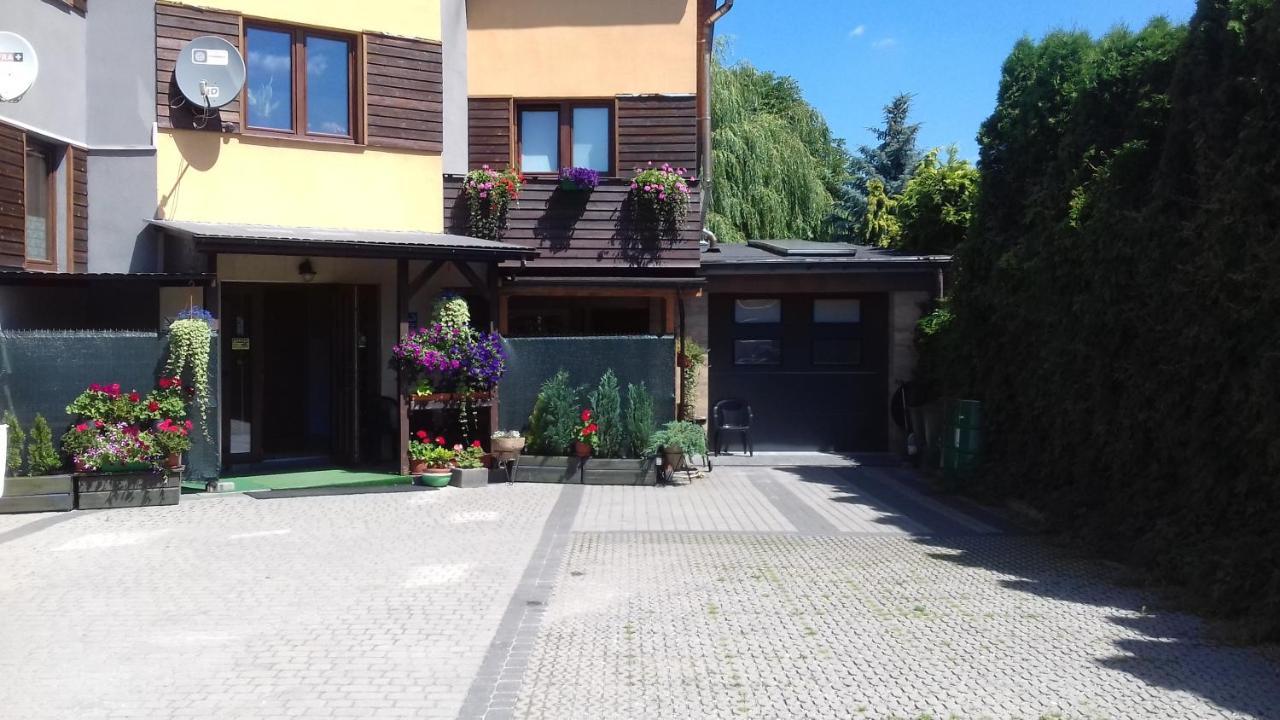 Pokoje Goscinne Jaga Kielce Exterior foto