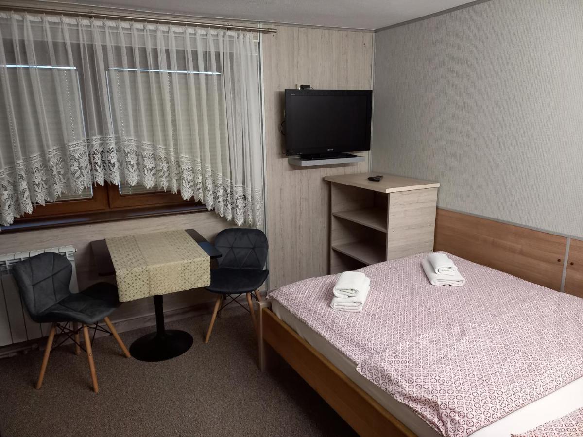 Pokoje Goscinne Jaga Kielce Exterior foto