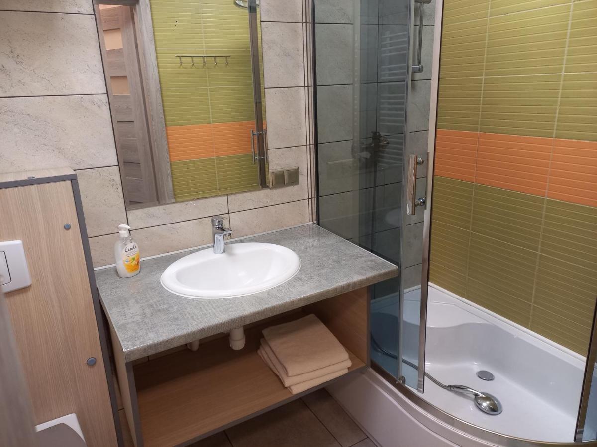 Pokoje Goscinne Jaga Kielce Exterior foto