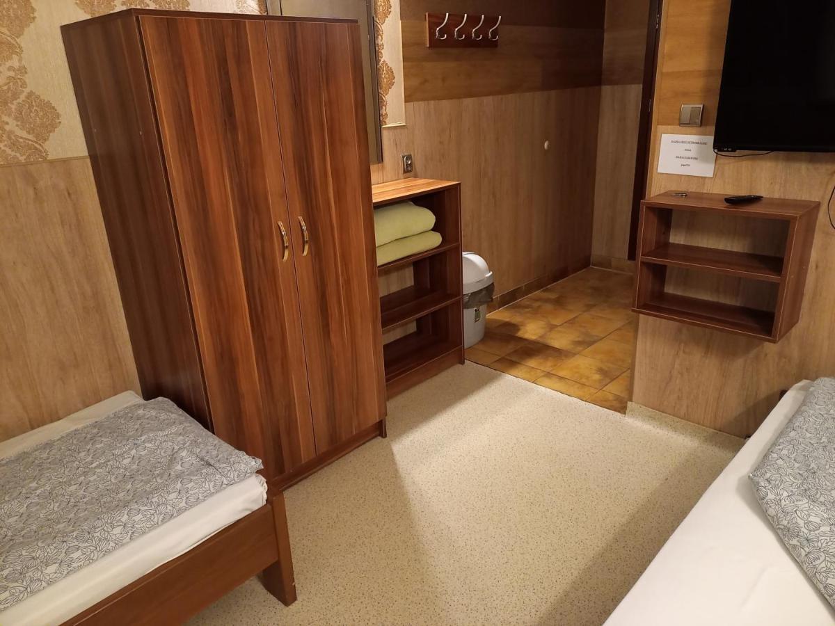 Pokoje Goscinne Jaga Kielce Exterior foto