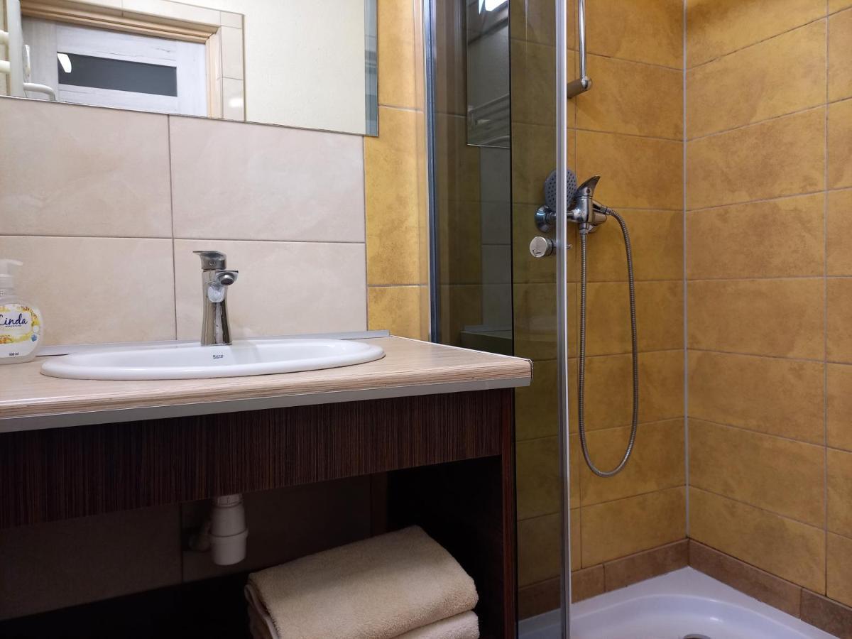 Pokoje Goscinne Jaga Kielce Exterior foto