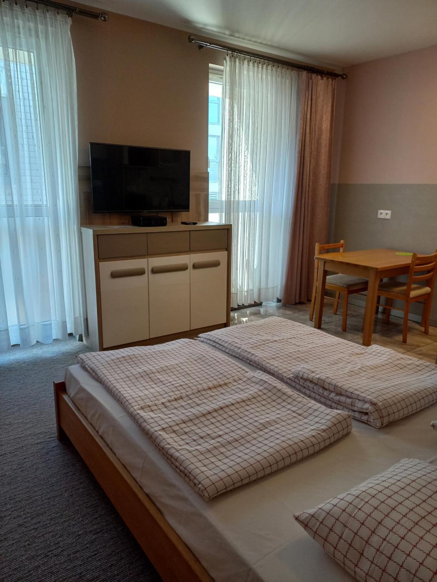Pokoje Goscinne Jaga Kielce Exterior foto